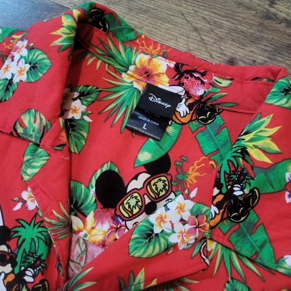 Disney Mickey Mouse Men's Red Hawaiian Surf Board Button Down Shirt Size L - Picture 3 of 8
